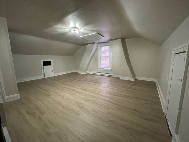 Building Photo - Beautiful 4 Bedroom, 1.5 Bath in Pottstown