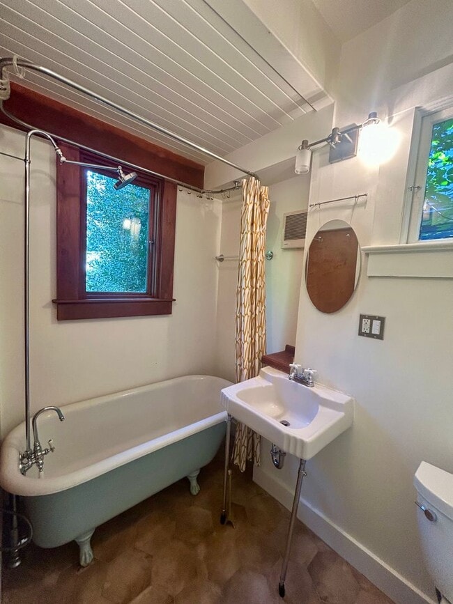 Building Photo - SFH 290 - Yamhill Duplex