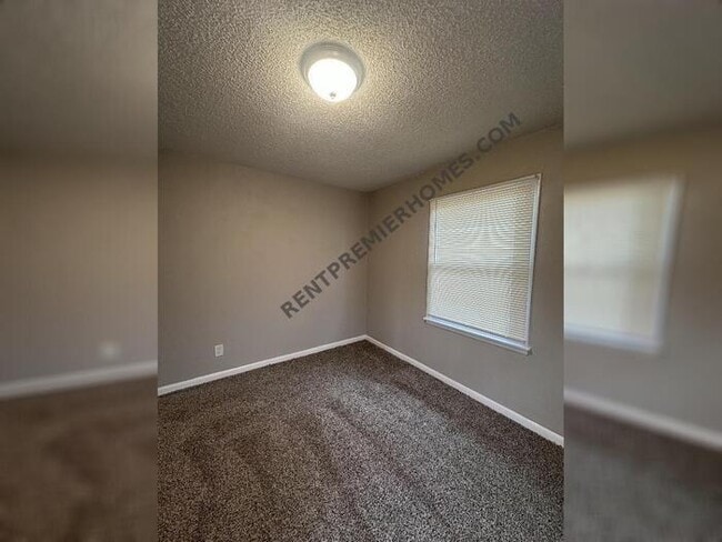 Building Photo - 2101 Flannery Dr