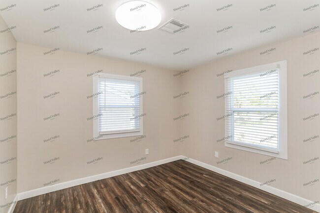 Building Photo - 9585 Loralinda Dr