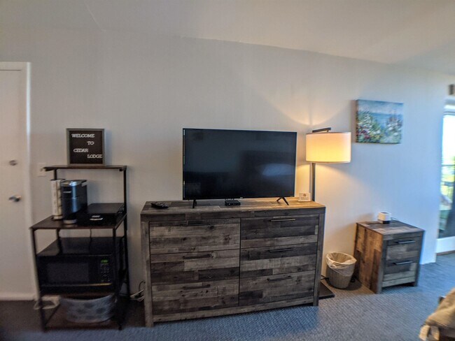 Building Photo - Cedar Lodge 106