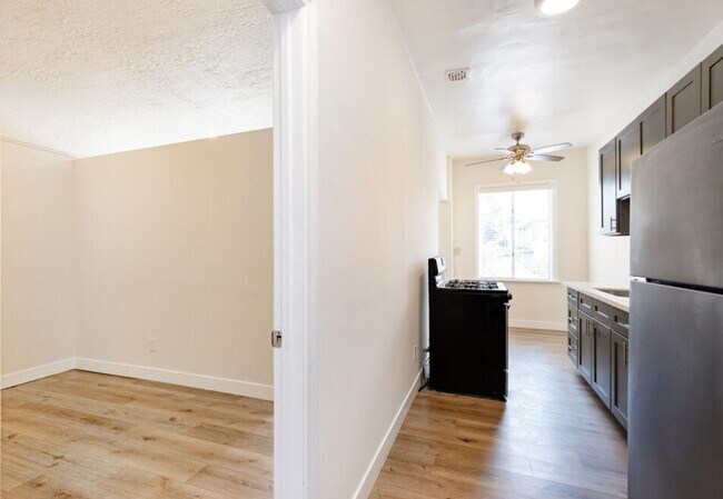 Interior Photo - 437 N Ardmore Ave