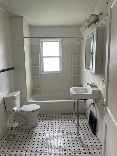 Building Photo - 215 E Vermilya Ave