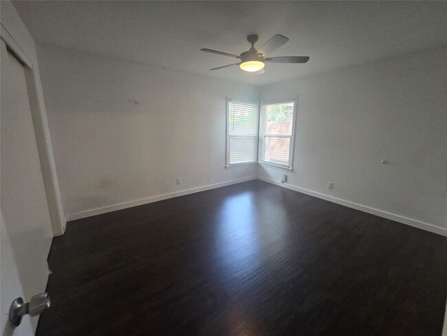 Building Photo - 1608 Sweetbriar Ave
