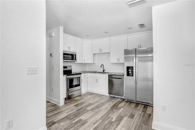 Building Photo - 349 Honey Bee Ln