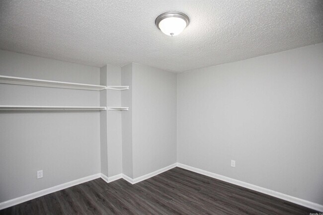 Building Photo - 3405 W Markham St