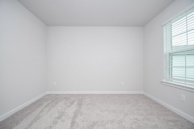 Building Photo - 4007 Crowning Ct