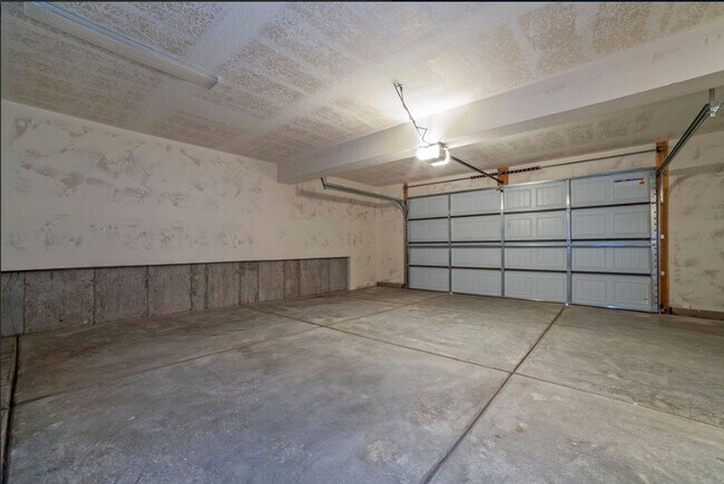 Building Photo - Spacious 3 Bed Townhome – East Provo Footh...