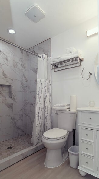 Building Photo - 730 Sunset Pky