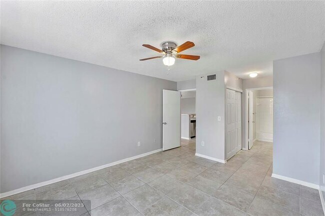 Building Photo - 120 Yacht Club Way