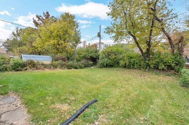 Building Photo - 10772 Spring Garden Dr