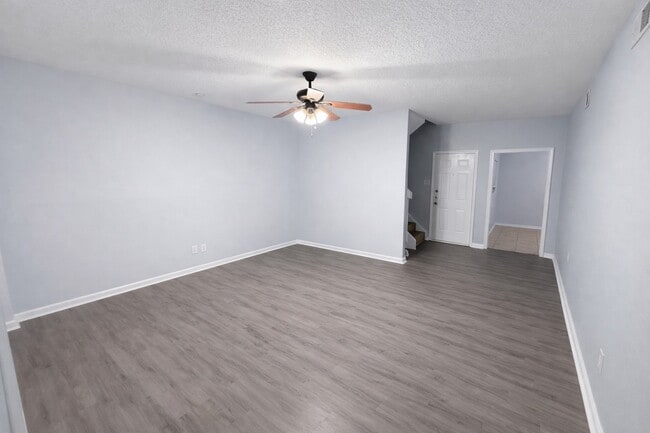 Building Photo - 800 N San Jacinto St