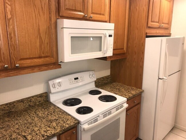 Building Photo - 733 SE 1st Way