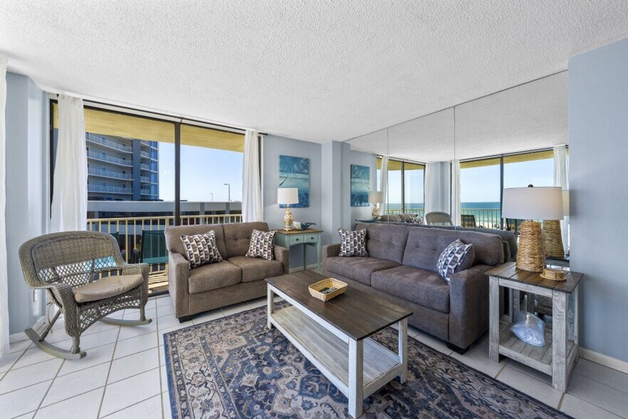 Building Photo - 505 E Beach Blvd