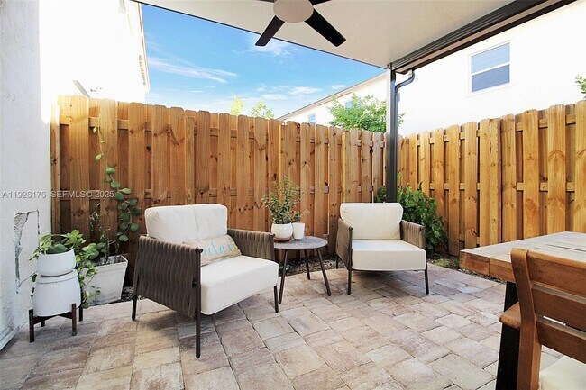 Building Photo - 2873 SE 24th Ct