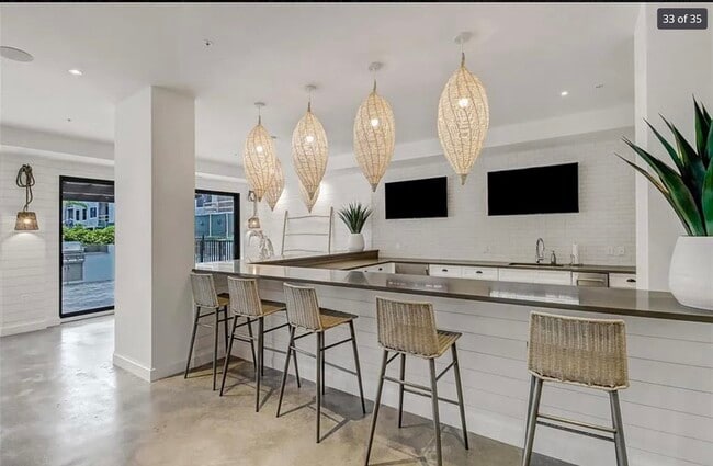 Building Photo - 1111 Central Ave