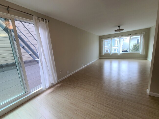 Building Photo - 1400 Castro St