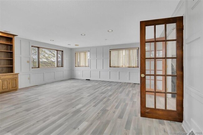 Building Photo - 571 Wolcott St