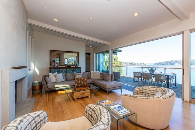 Building Photo - Luxurious Sausalito Breathtaking View Masterpiece! 4BR/3.5BA Home + 1BR/1BA Guest House! Parking!...