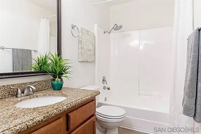 Building Photo - Pristine condo in the charming and quaint community of Lakeshore Villas 2/2 Pets OK With Owner Ap...