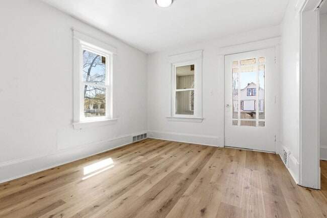 Building Photo - 2935 E 121st St