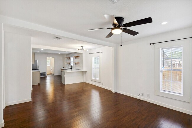 Building Photo - 3 Bedroom Single Family Home in San Antonio