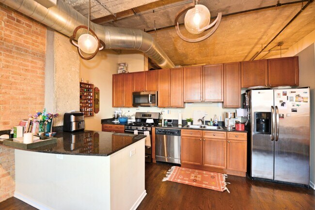 Building Photo - 900 N Kingsbury St