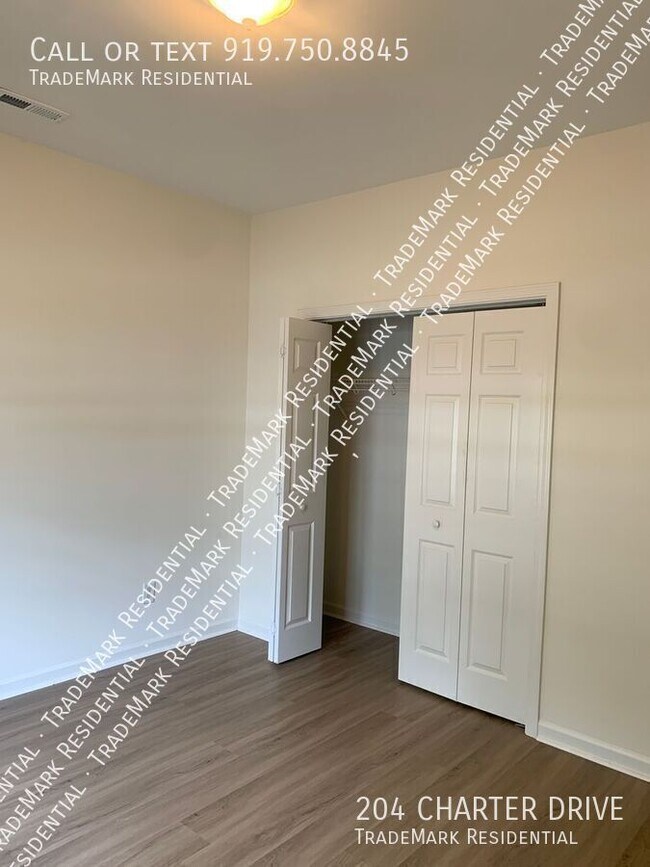 Building Photo - 204 Charter Dr