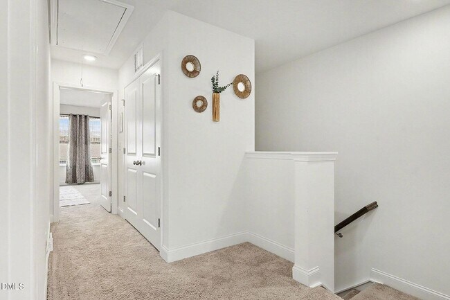 Building Photo - 3 Bedroom 2.5 Bathroom Townhome w/ 1 car garage in a prime location of Flowers Plantation
