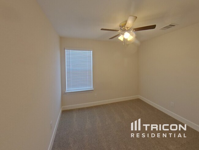 Building Photo - 1221 Bullock Dr