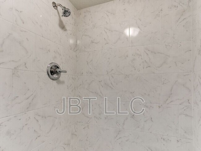 Building Photo - 4416 Meadowoak Dr