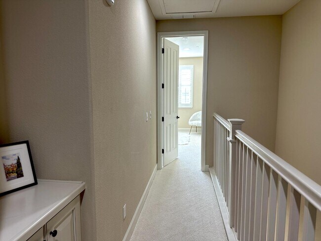 Building Photo - 496 Rialto Pl