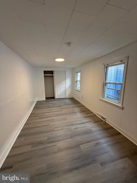 Building Photo - 15 DEMING Ave