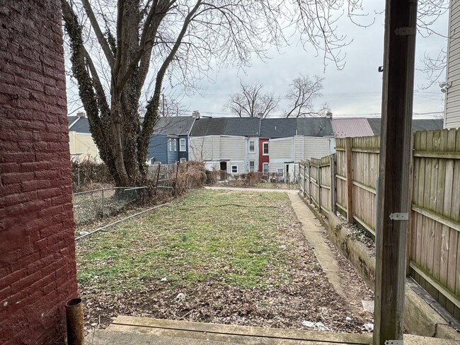 Building Photo - Updated 3 Bedroom, 1 Bath