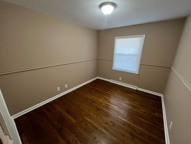 Building Photo - 921 Millikin St