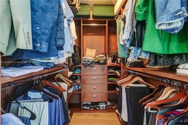 Building Photo - 601 NE 36th St