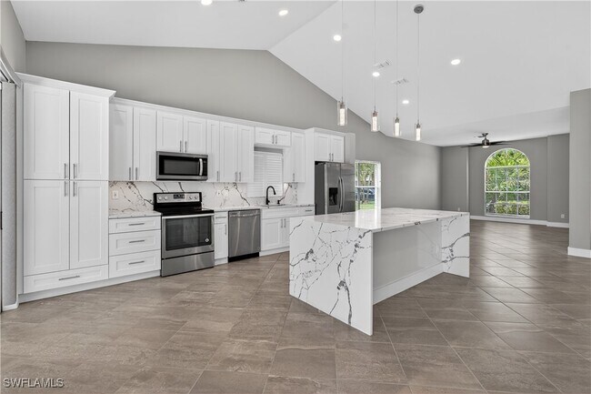 Building Photo - 2138 E Crown Pointe Blvd