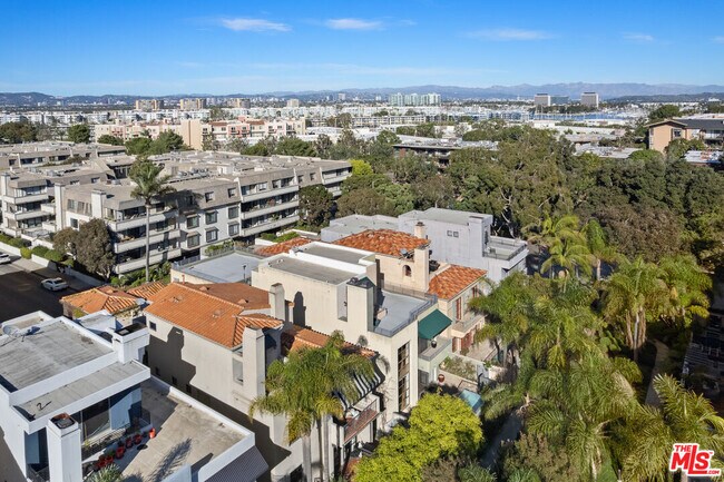 Building Photo - 143 Union Jack Mall