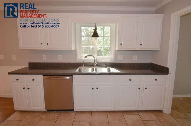 Building Photo - Amazing 4 bd 3 bath home! Fenced in yard, Attached garage and Bonus room, washer and dryer included!
