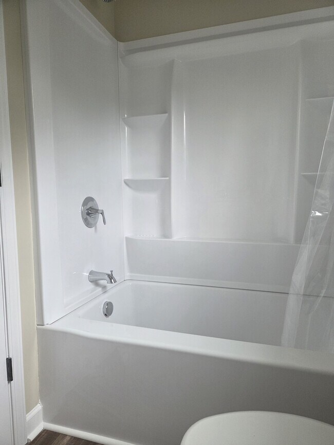 Building Photo - 210 W Washington Exd