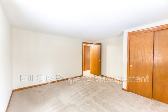 Building Photo - 64 South Rd