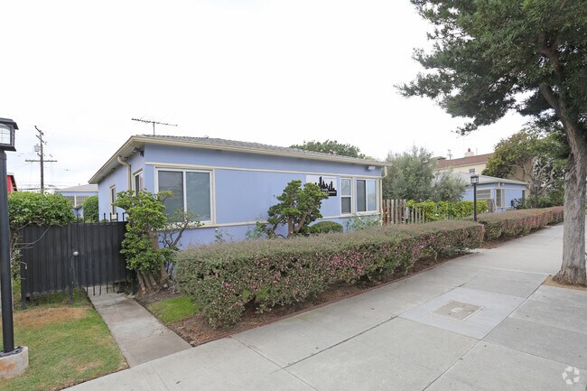 Building Photo - 2010 Ocean Park Blvd