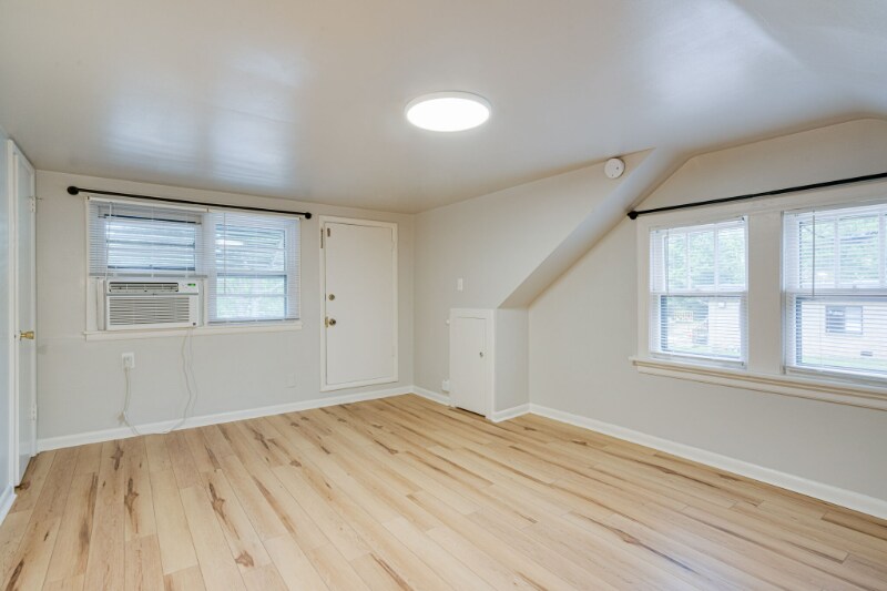 Building Photo - 600 Larkin Springs Rd