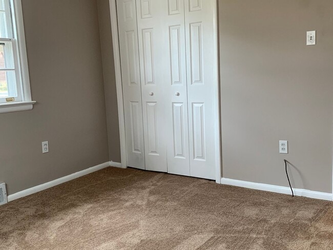 Building Photo - 525 Hilton Dr