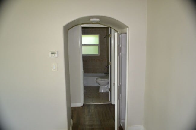 Building Photo - Charming 2 Bed/ 1 Bath Coming Soon!!!