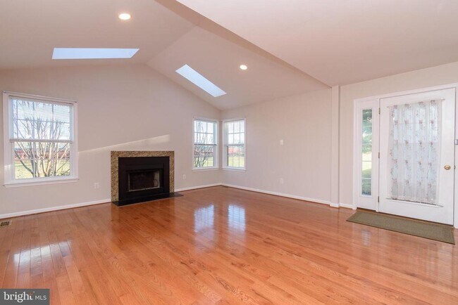 Building Photo - 521 Dogwood Dr