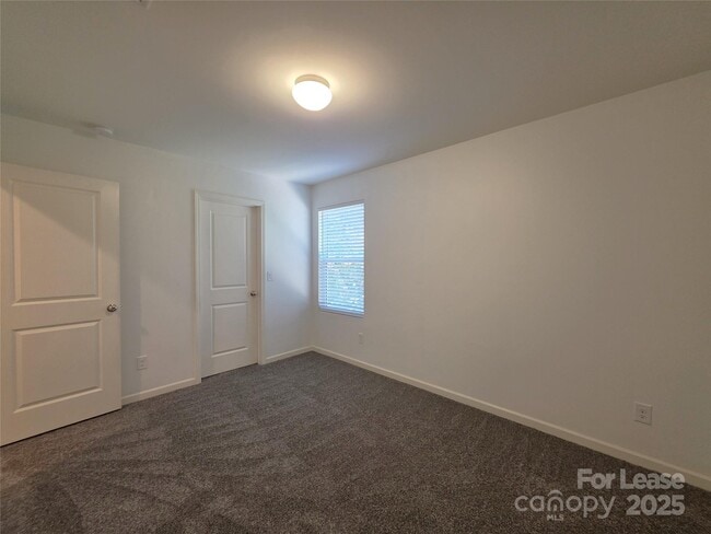 Building Photo - 150 Pin Oak Ct