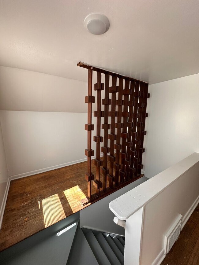 Building Photo - 210 Perrin St