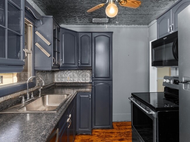 Building Photo - 107 St John St