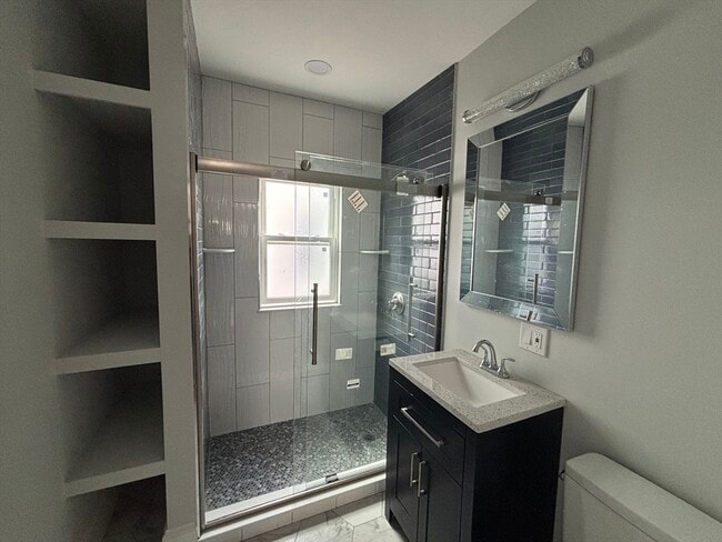 Building Photo - 61 Waverly St